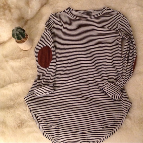 Tops - 🌿Blue and white striped shirt with elbow pads